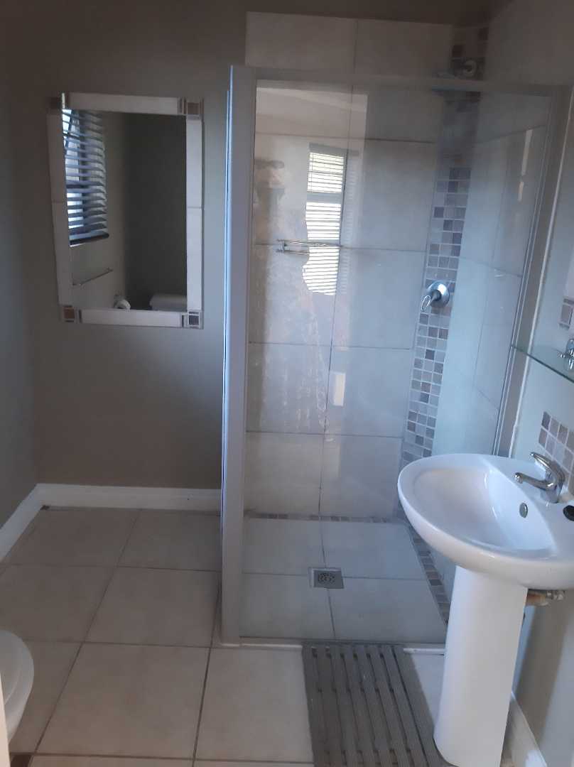 To Let 1 Bedroom Property for Rent in Summerstrand Eastern Cape